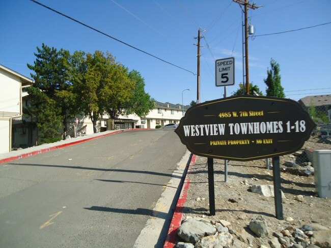 Building Photo - Townhouse in NW Reno