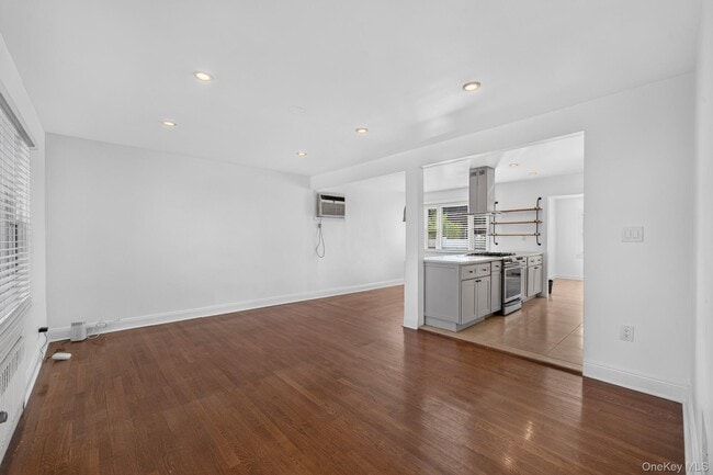 Photo - 69 Bank St Unit 1FL