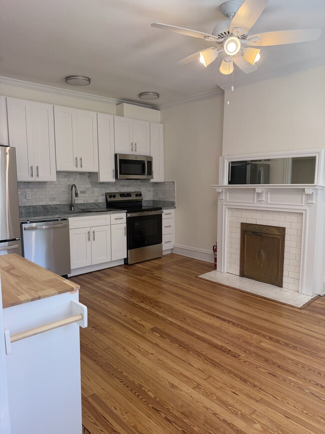 Eat-in Kitchen - 2808 Floyd Ave Unit B