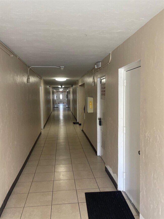 Photo - 395 SW 15th St Unidad 12