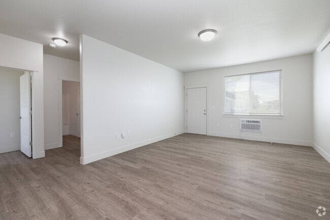 2BR, 2BA - 961SF - Living Room - Hitt Road Patio Home Apartments