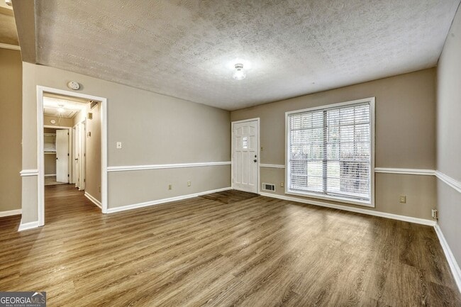 Photo - 642 Simone Way