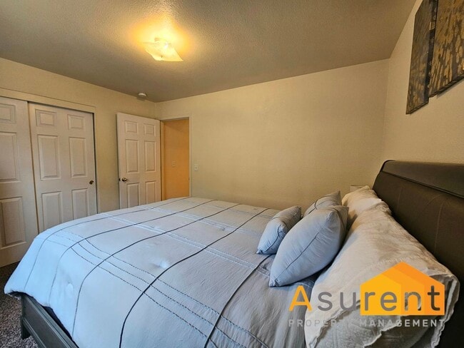 Photo - 2030 Brookhurst St