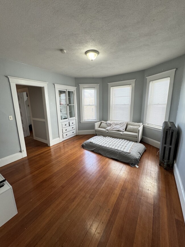 Building Photo - 71 Foster St Unit 2 Rental