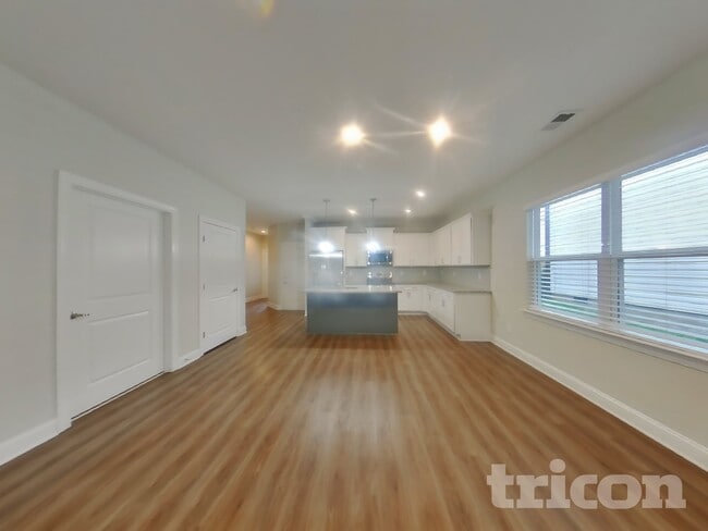 Photo - 571 Faye Aly