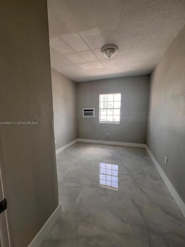 Photo - 1625 NW 35th St Unit B5