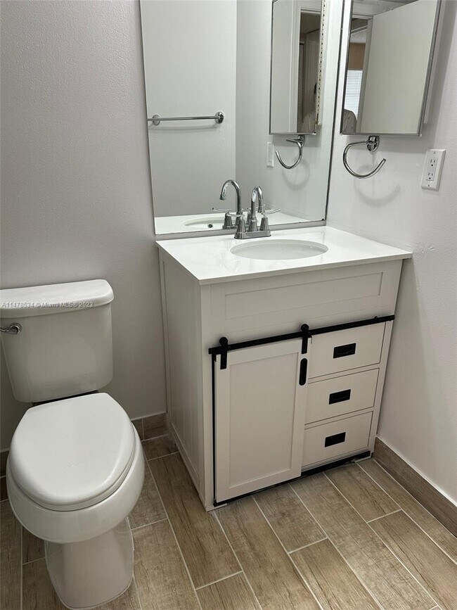 Photo - 8750 Royal Palm Blvd Unidad 203-3