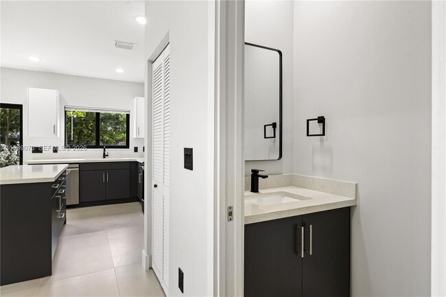 Photo - 122 NW 5th Ave