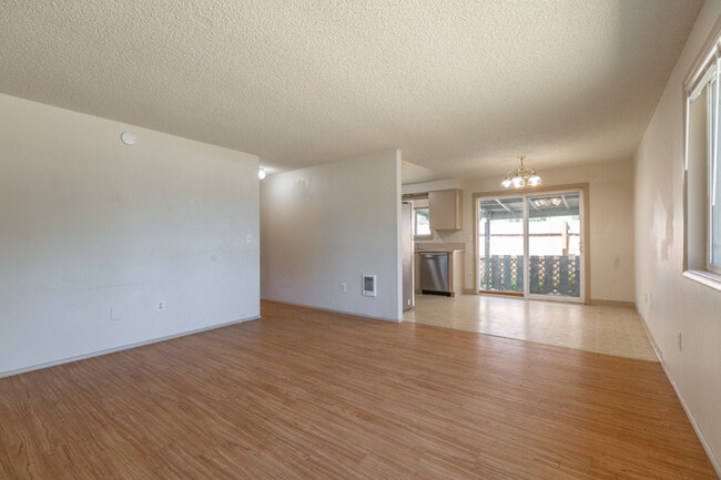 Photo - 113 SW Fleishauer Ln