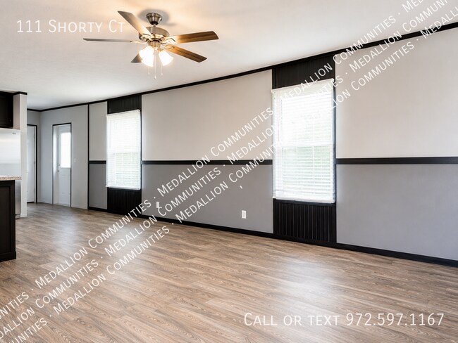 Photo - 111 Shorty Ct