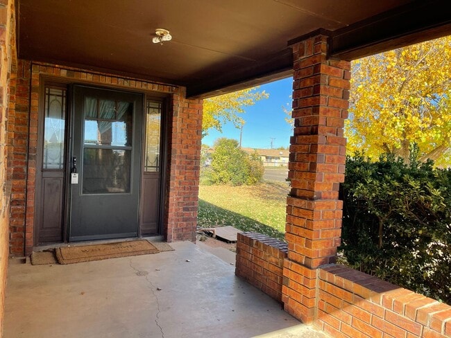 Photo - Spacious Home, Large En-suite Master Bath, Pets Allowed