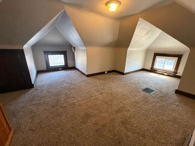 Photo - 4 BED 1 BATH SINGLE FAMILY HOME IN CLEVELAND!