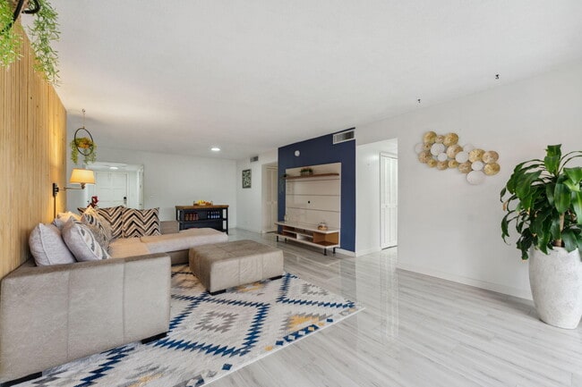 Photo - 3150 N Palm Aire Dr Unidad 308