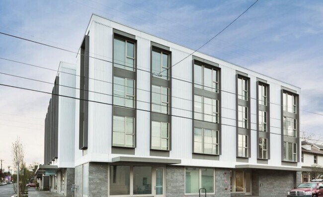 Building Photo - Fabulous Sellwood 1-Bedroom with Condo-Gra... Unit 208