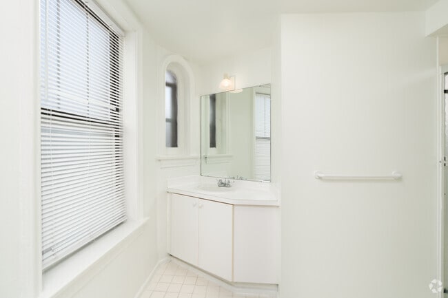 2 habitaciones, 2 baños - 1100 pies cuadrados - Baño
