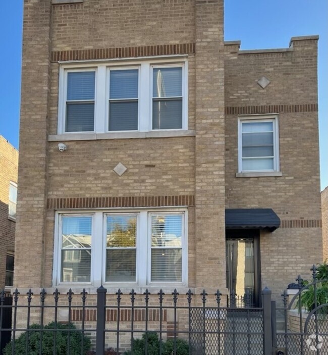 Building Photo - 2325 W Diversey Ave Rental