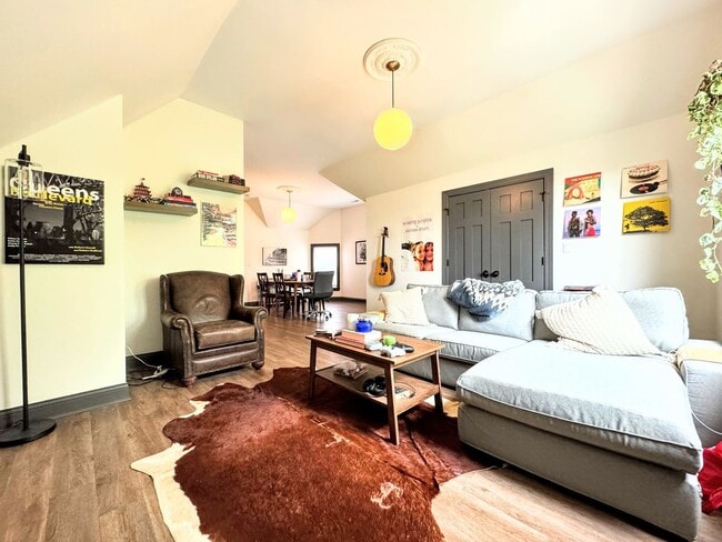 Photo - 1040 W Roscoe St Unit 3
