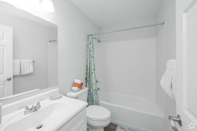 1BR, 1BA - 579SF - Bathroom
