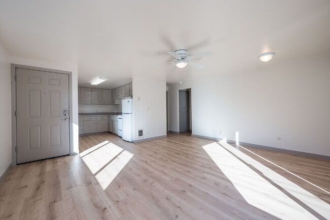 Photo - Affordable, Attractive 2-bed in a small Complex