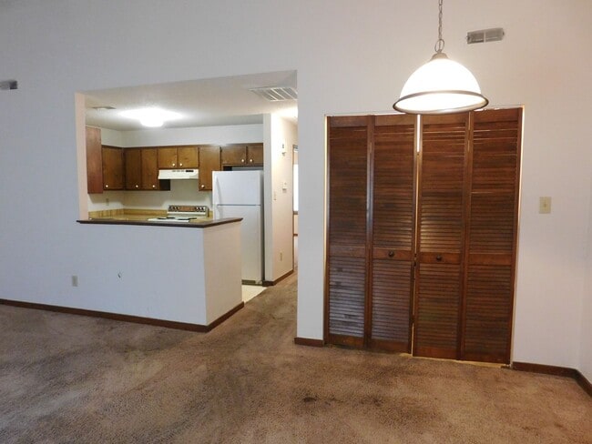 Photo - 1542 College Way