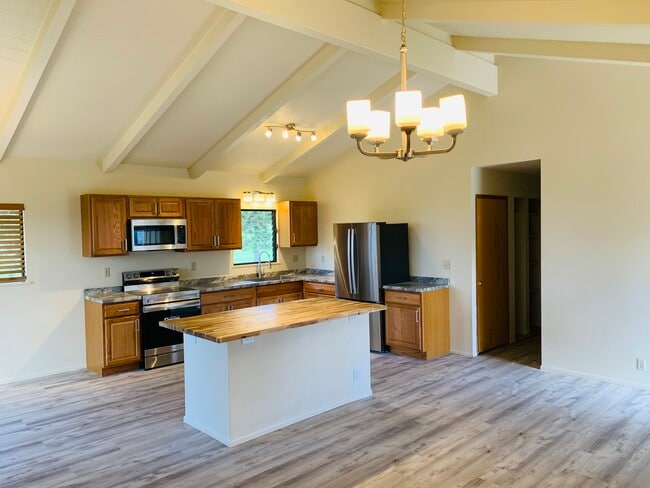 Building Photo - 2751 Palalani St