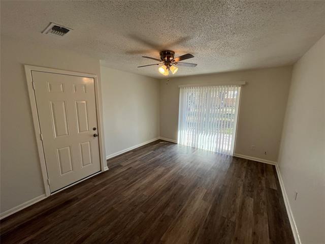 Photo - 824 Johnnie Row