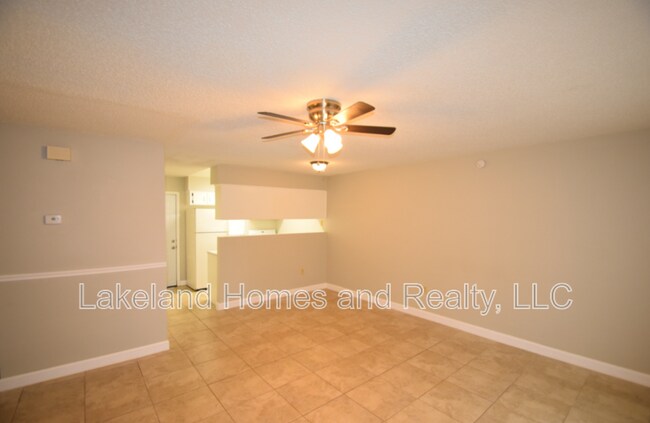 Photo - 885 School House Rd