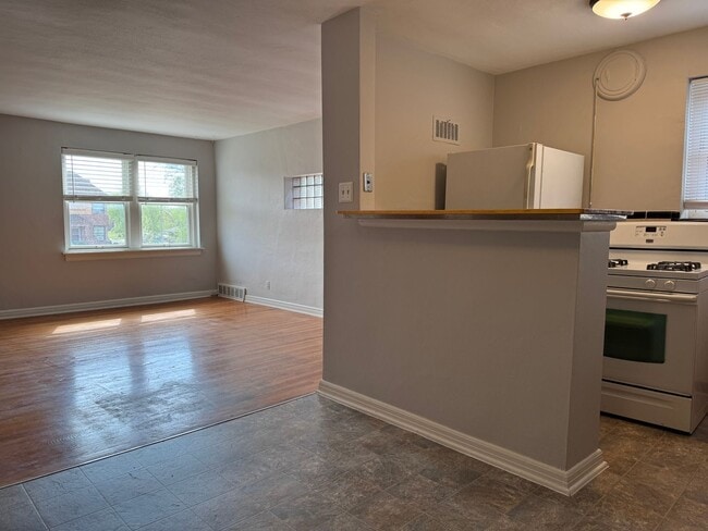 Building Photo - 4519 Jamieson Ave Unit 4519-2S Jamieson