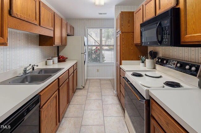 Photo - Townhouse in Woodcroft!