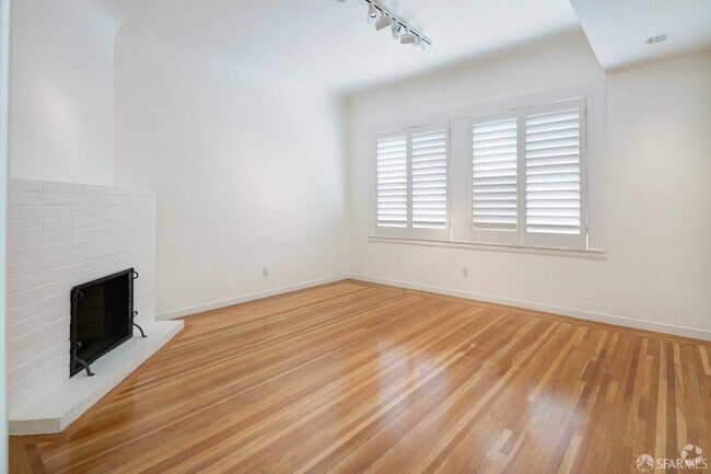 Building Photo - 2664 Baker St Rental