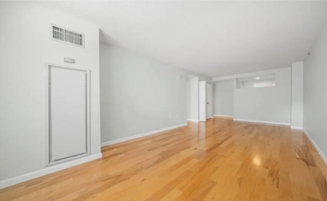 Photo - 8-12 Museum Way - 8-12 Museum Way