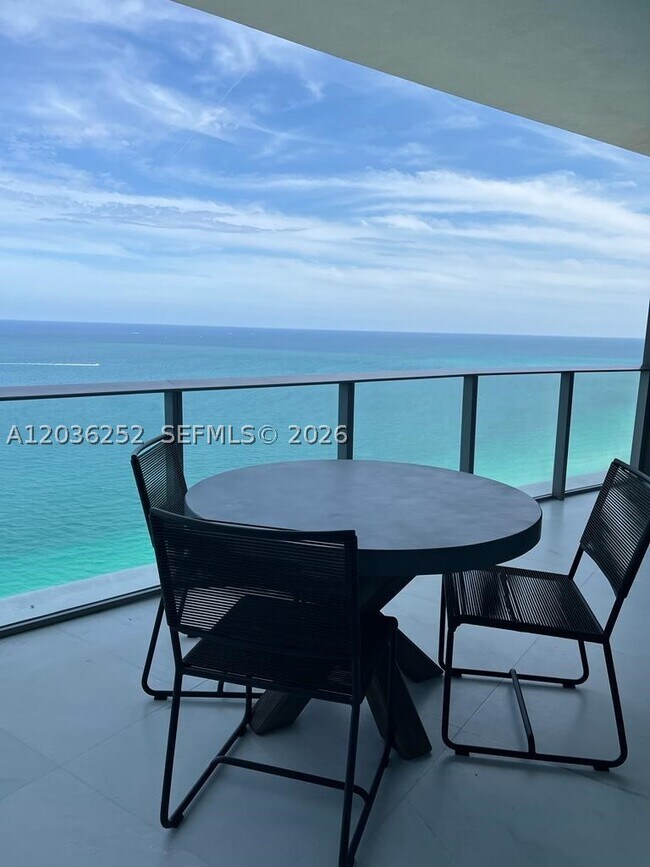 Building Photo - 15701 Collins Ave Unit 3104