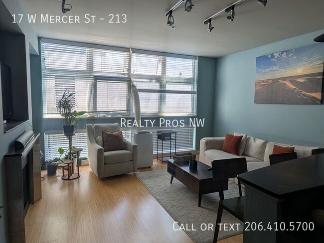 17 W Mercer St