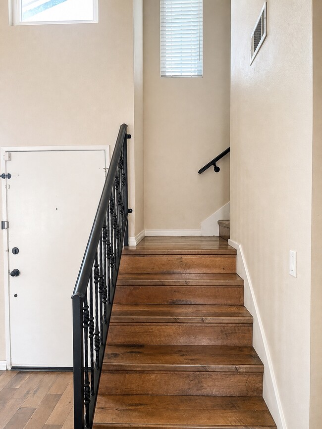 Photo - 28561 Foxboro Ln