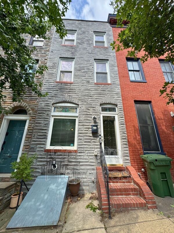 Building Photo - 240 S Washington St Rental