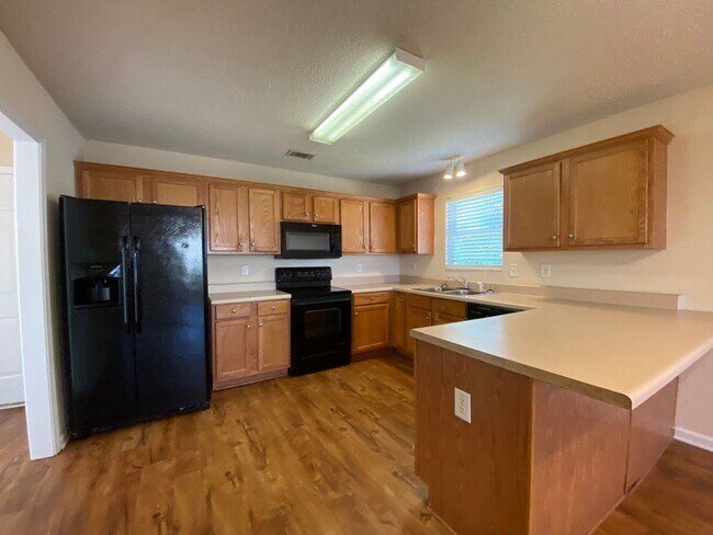 Photo - PRE-LEASING FOR MAY 2026 ! 1/2 DEPOSIT SPECIAL