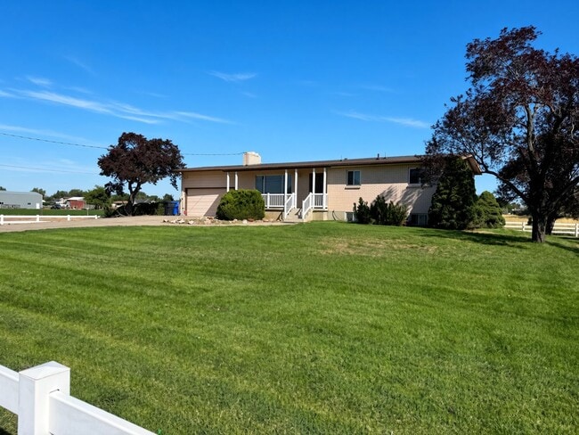 4210 W 1975 N