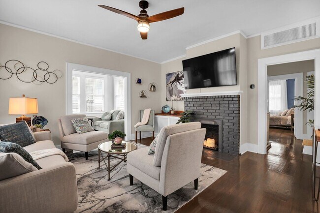 Photo - 403 E 50th St