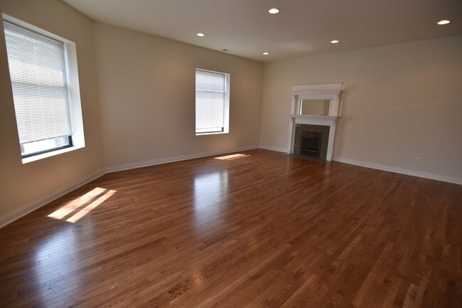 Photo - 800-802 W. BELMONT Unit 802-3E