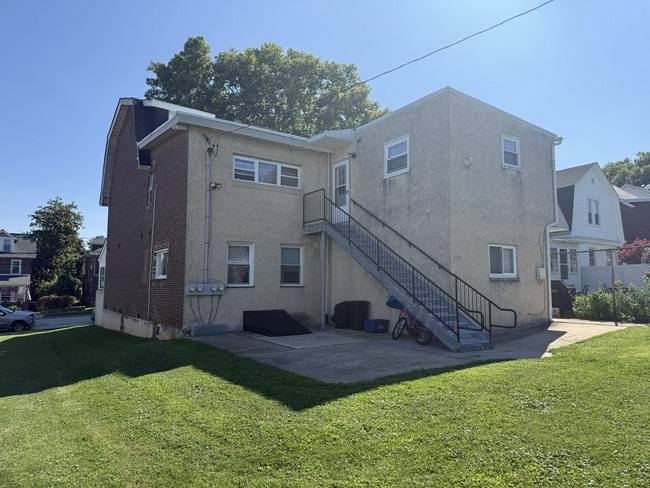 Building Photo - 135 W 10th Ave Unit Apt #4