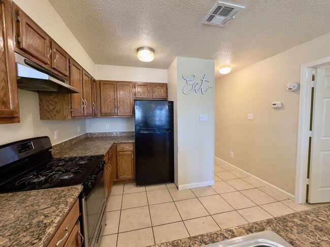 Photo - 1736 Flood St