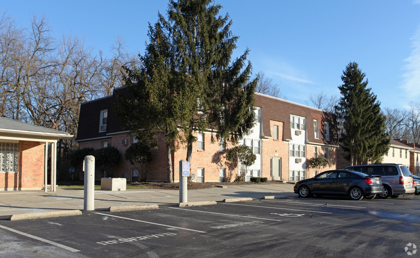 Photo - Oakwood Apartments