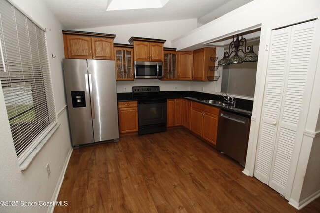 Photo - 1735 Hazelton St NW