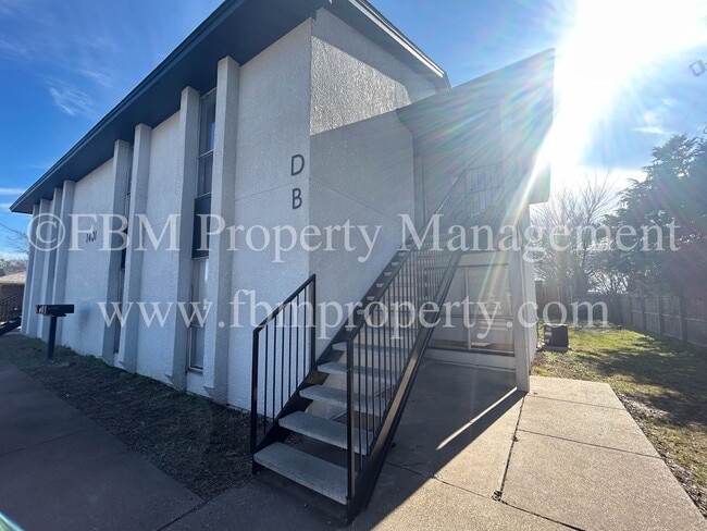 Building Photo - 1401 Old Bardwell Rd Unit B