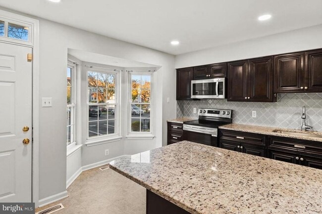 Photo - 7000 Ducketts Ln