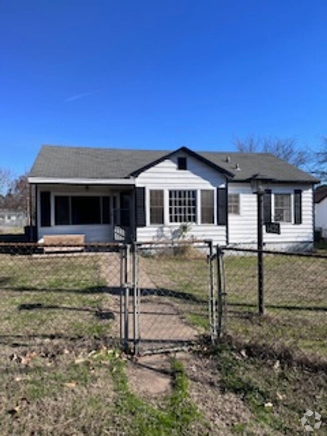 Building Photo - Updated Four Bedroom/Two Bath/Large Yard Rental