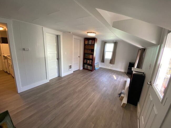 Building Photo - 115 N Jackson St Unit E