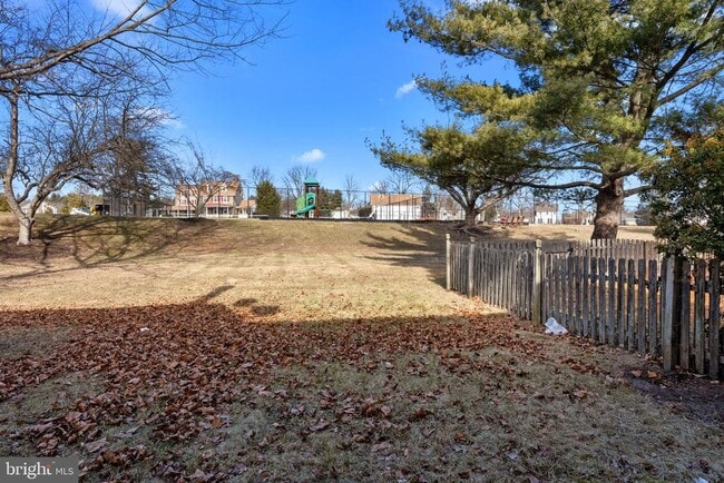 Photo - 562 Atwood Ct