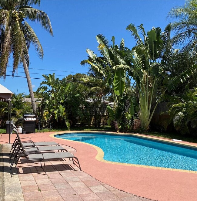 Building Photo - 2539 Thomas St