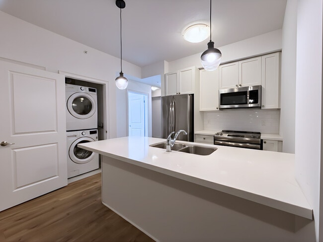 Building Photo - 81 Robinson St Unit 809